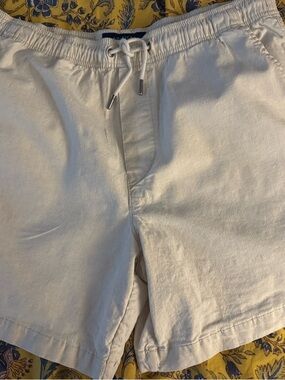Men’s Lightweight Drawstring Linen-Blend Shorts in Off-White, size medium